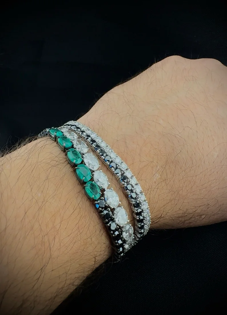 Pulseiras riviera com pedras verdes e diamantes