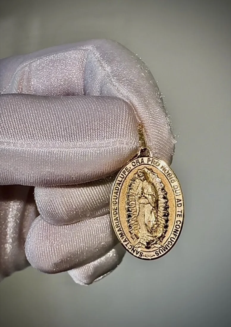 Medalha de Nossa Senhora de Guadalupe em ouro