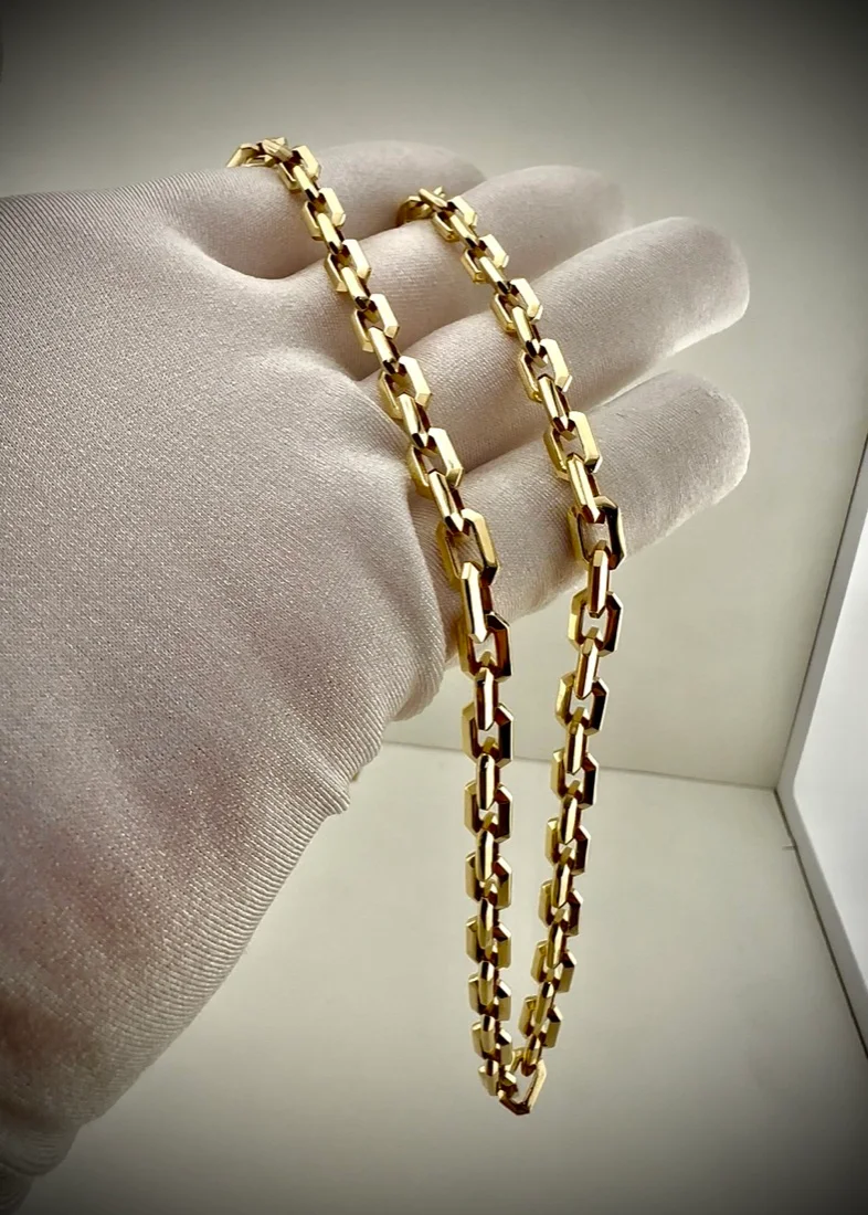 Corrente em ouro amarelo recém-fabricada